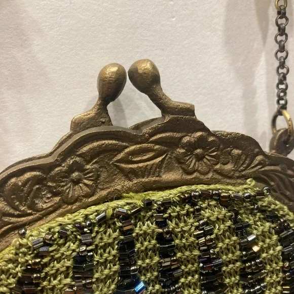 WAYNE KLESKI GREEN BEADED PURSE - Picture 4 of 13